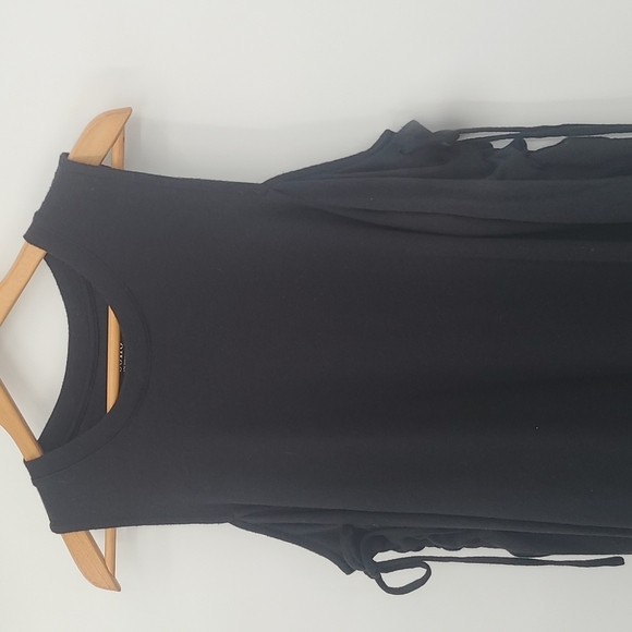 Soho New York & Company Black Cold Shoulder Top - Picture 2 of 8